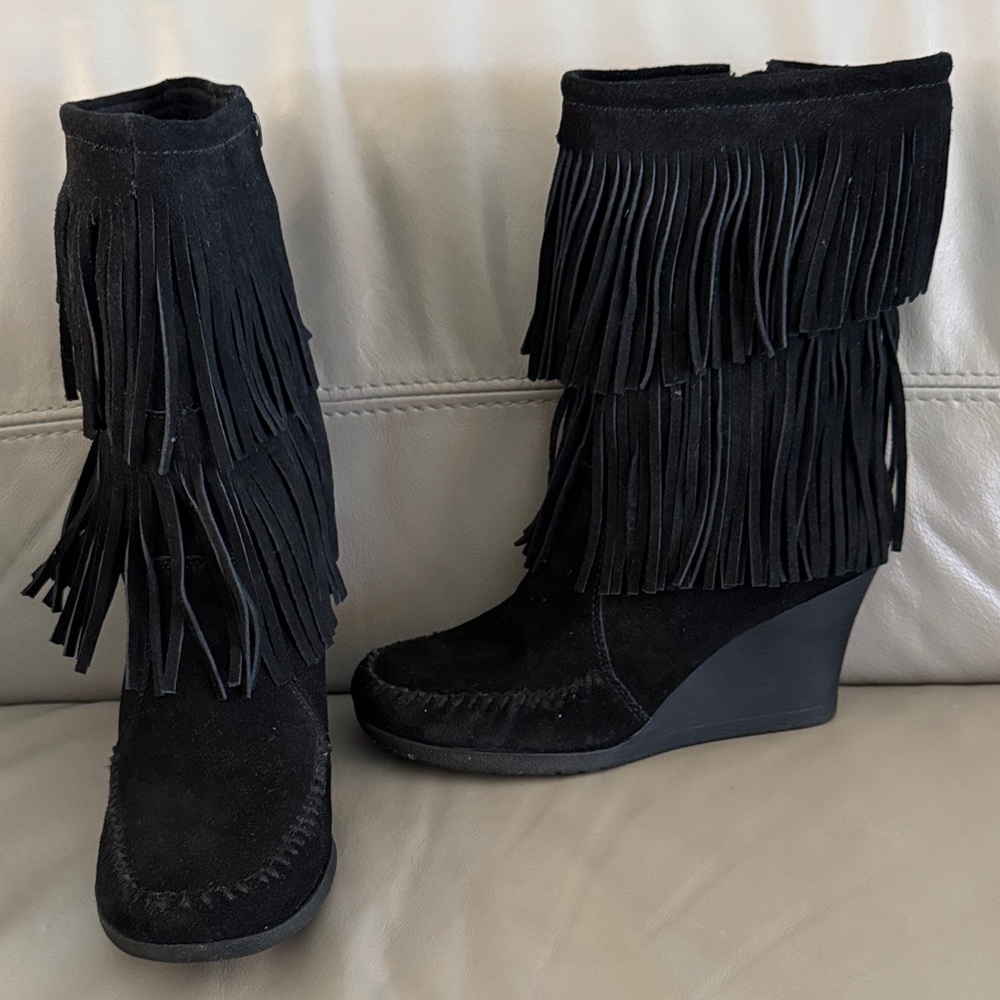 Minnetonka Black Fringe Suede Wedge Boots Moccasins sz 7